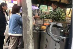 月入十萬以上的小吃賺錢項目，店鋪不到七平米！