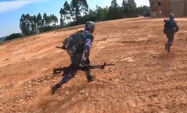 空降兵空降兵不屬于什么軍種A空軍B陸軍C海軍D火箭軍插圖4