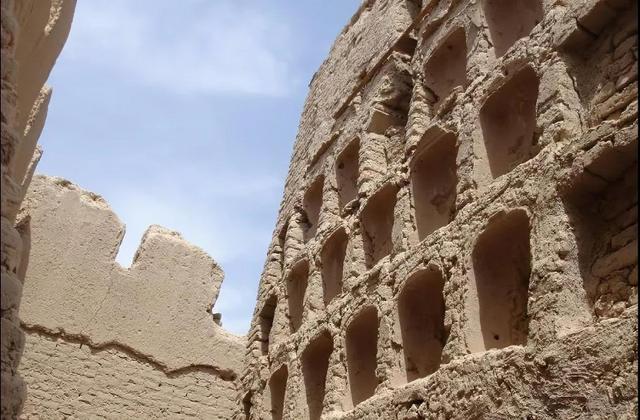 樓蘭古城的恐怖傳說樓蘭古城的恐怖傳說小說在線閱讀插圖1