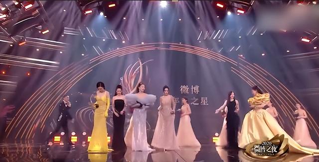 楊冪和唐嫣之間發(fā)生了什么楊冪和唐嫣之間發(fā)生了什么事插圖