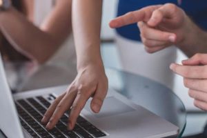 做客服電腦要學(xué)會(huì)哪些客服回復(fù)話術(shù)